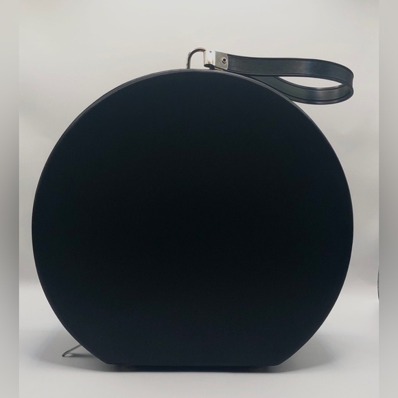 Sleek Vintage Round Zippered Cosmetic Travel Case - Picture 2 of 16